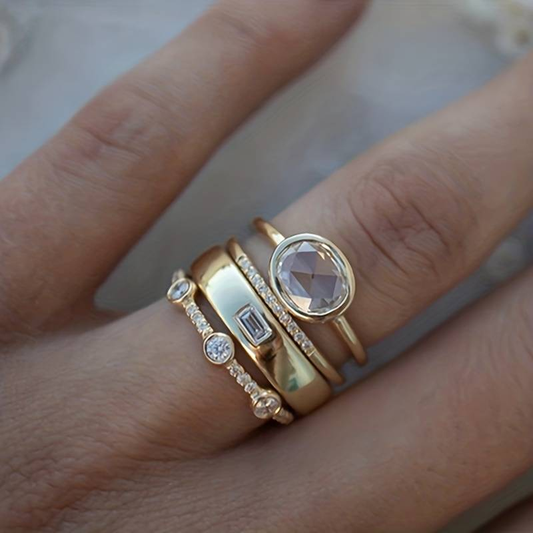 Vintage gold ring with zirconium